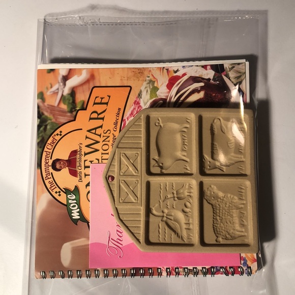 The pampered Chef Set Stoneware sensations cook book and  P/C1994 cookie mold - Picture 3 of 9
